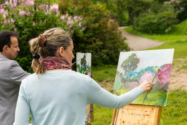 Two serious professional painters outdoors — Stock Photo, Image