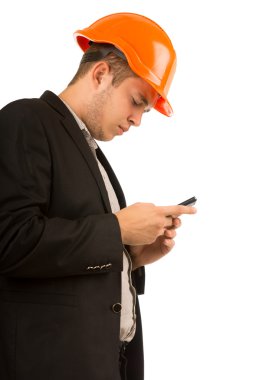 genç adam bir kask kısa mesaj okuma