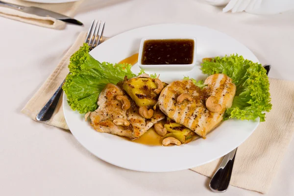 Gourmet Well-Cooked Main Dish on White Plate — Stock Photo, Image