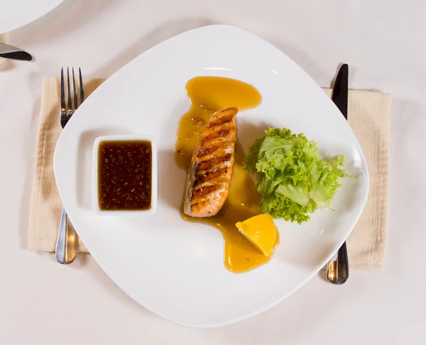 Grilled Fish on Plate with Dipping Sauce — Stock Photo, Image