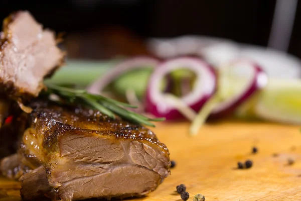 Close up Tasty Meat Dish on Wooden Board — Stock Photo, Image