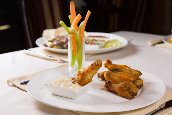 Chicken Wings with Vegetables and Dip — Stock Photo, Image