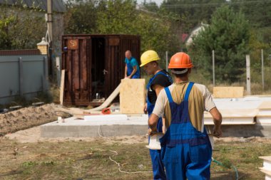Sitede yeni bir yapı ev inşaatçılar