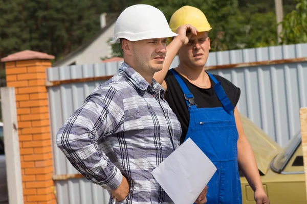 Ingenieur en aannemer op site — Stockfoto