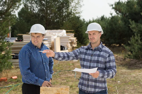 Foreman edificio dando instrucciones — Foto de Stock