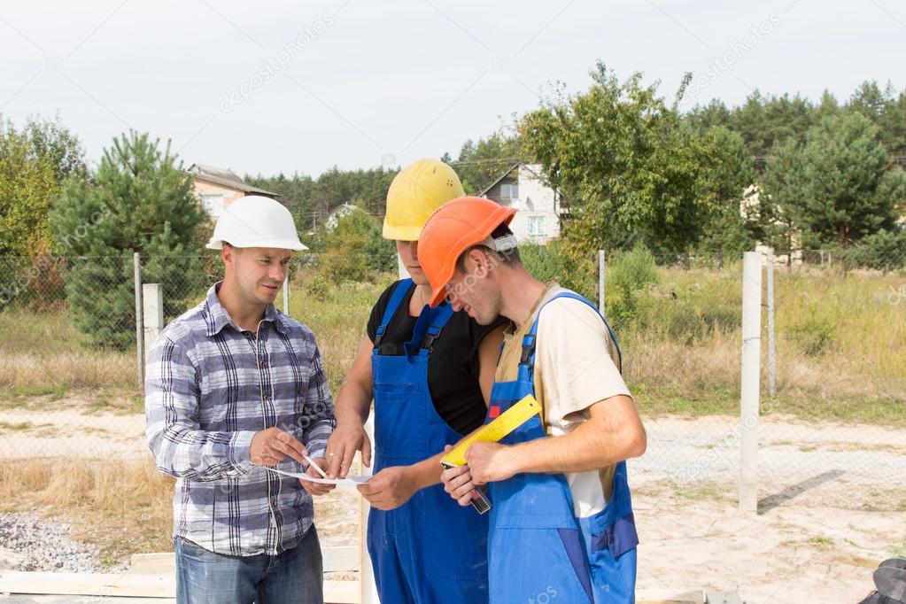 Engineer discussing specifications with workmen