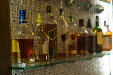Çeşitli şaraplar Bar şişe