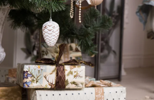 Dekorativní vánoční dárky — Stock fotografie