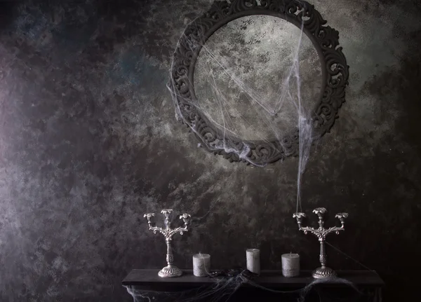 Dekoratif çerçeve ve manto pasını kaplı