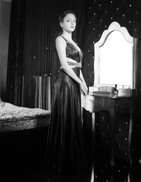 Woman in Dress Inside her Room Looking at Camera — Stock Photo, Image