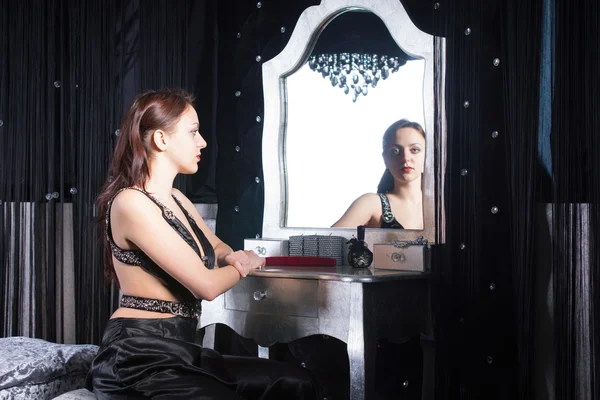 Sitting Woman Looking at Camera Through Mirror — Stock Photo, Image