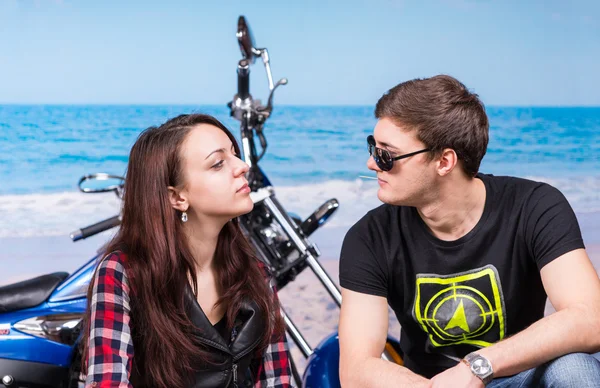 Serious Couple Facing Each Other at the Beach — Stock Photo, Image