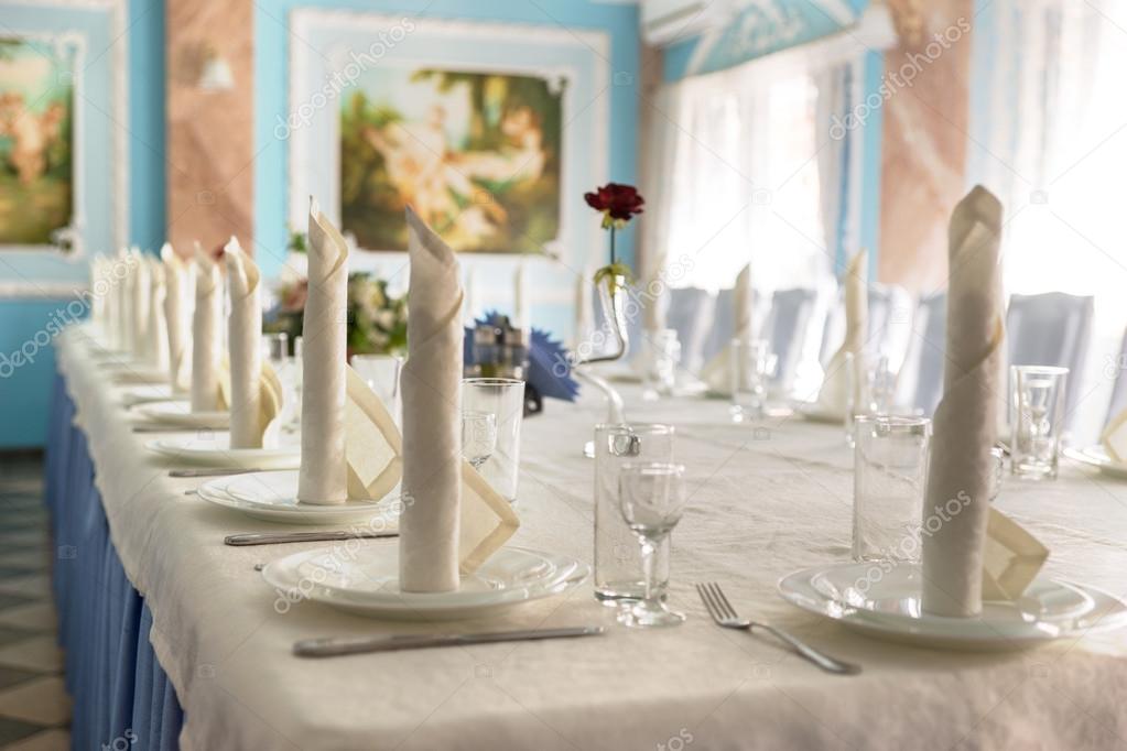Wedding table with elegant linen