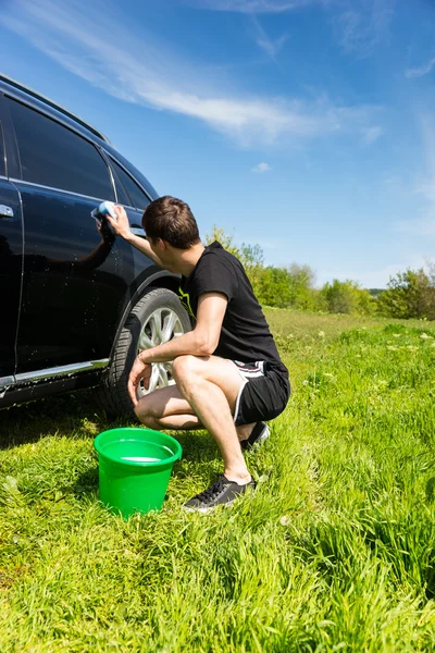 Man Washing Car in Field on Sunny Day — Stock Photo, Image