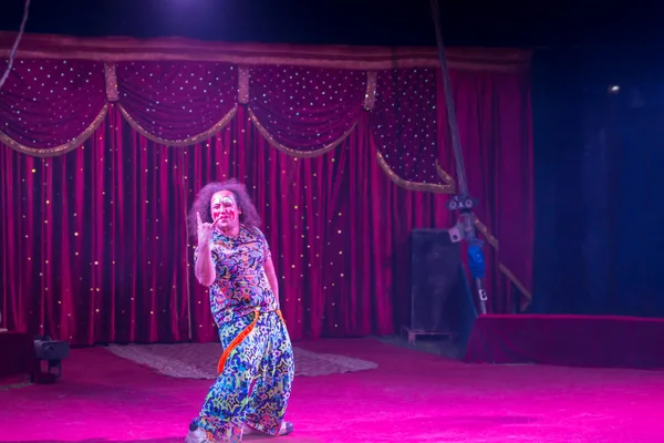 Talented comedian wearing funny clothes on stage — Stock Photo, Image