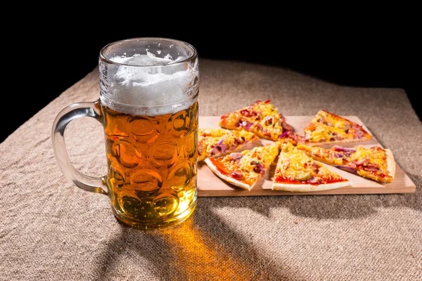 Mug of Beer and Slices of Pizza on Cutting Board — Stock Photo, Image