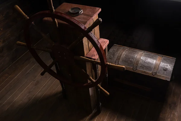 Wooden Chest Next to Steering Helm on Deck of Ship — Φωτογραφία Αρχείου