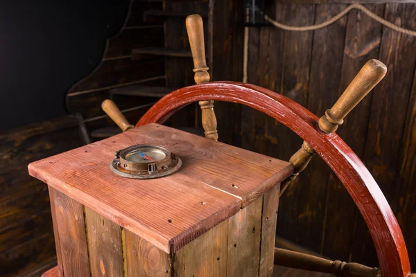 Old wooden ships wheel and compass — ストック写真