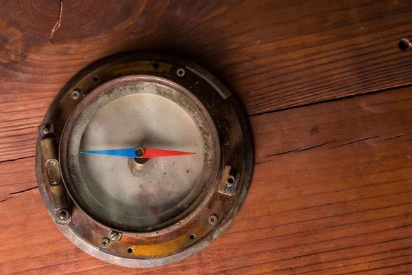 Old brass ships compass — Stockfoto