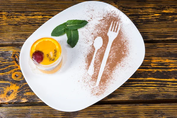 Decadent Dessert Served on White Platter with Mint — Stock Photo, Image