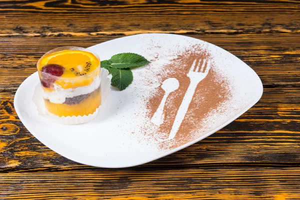 Decadent Dessert Served on White Platter with Mint — Zdjęcie stockowe