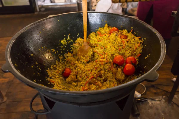 Rice Dish Made with Fresh Vegetables in Large Pot — Stok fotoğraf