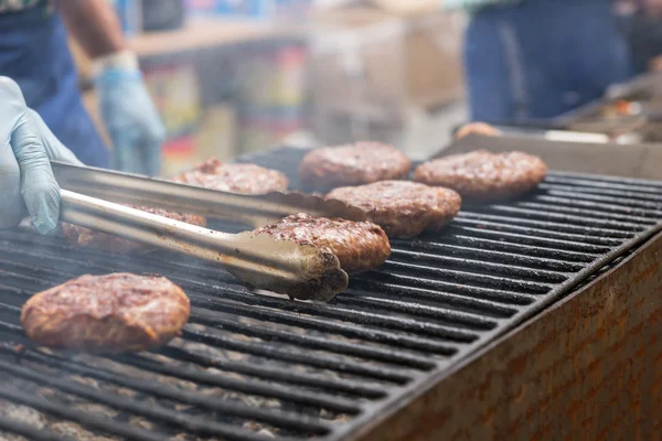 Person Cooking Burgers on Smoking Barbecue Grill — Stock Photo, Image