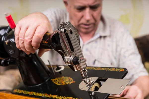 Senior Man Inspecting Old Fashioned Sewing Machine — Φωτογραφία Αρχείου