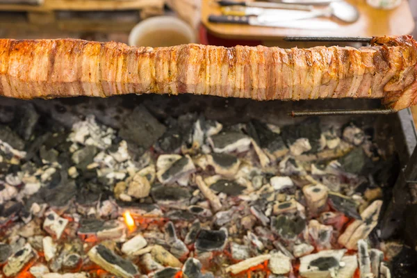 Shawarma Meat Roasting on Spit Over Hot Coals — Stock Photo, Image