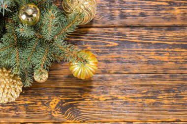 Dekoratif Noel köşesi dekorasyonu altın