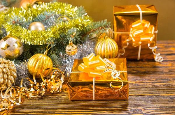 Colorido elegante oro Navidad naturaleza muerta — Foto de Stock
