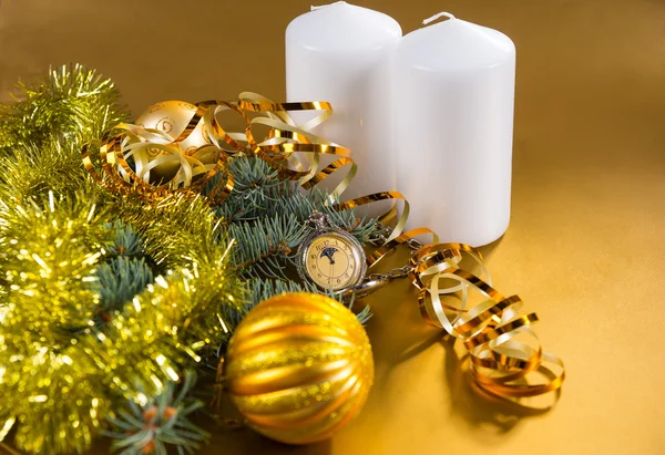 Pocket Watch with Candles and Decorated Evergreen — 스톡 사진