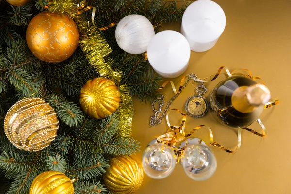 Pocket Watch with Festive Evergreens and Champagne — Stock fotografie