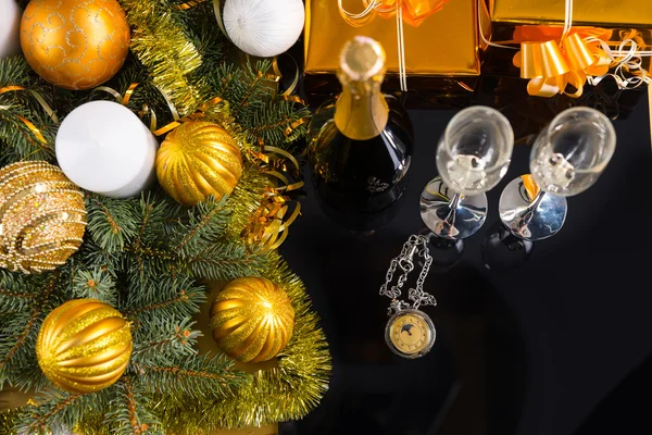 Pocket Watch and Champagne with Gold Decorations — Stockfoto