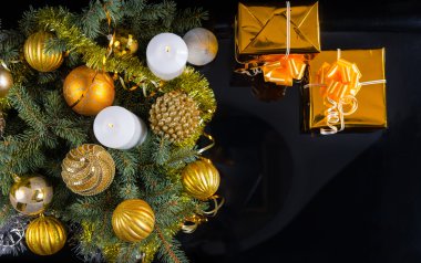 Altın temalı Noel arka plan