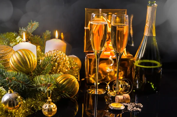 Firar jul med champagne — Stockfoto