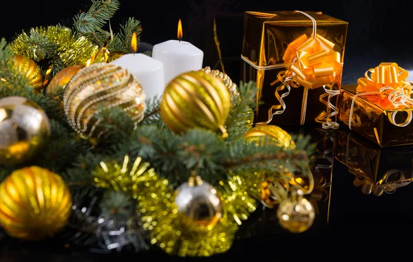 Kleurrijke gouden thema Christmas stilleven — Stockfoto