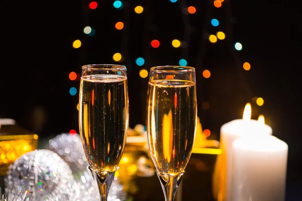 Mum ışığında şampanya Noel arka plan — Stok fotoğraf