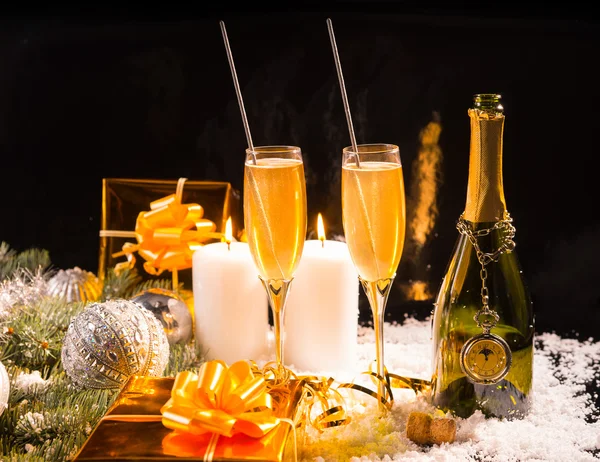 Feestelijke kerst Stilleven met champagne — Stockfoto