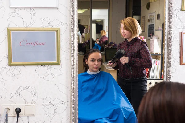 Brunette Woman Having Hair Dried by Stylist — Stockfoto