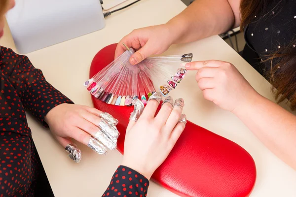 Client Selecting Pattern During Gel Manicure — Stock Photo, Image