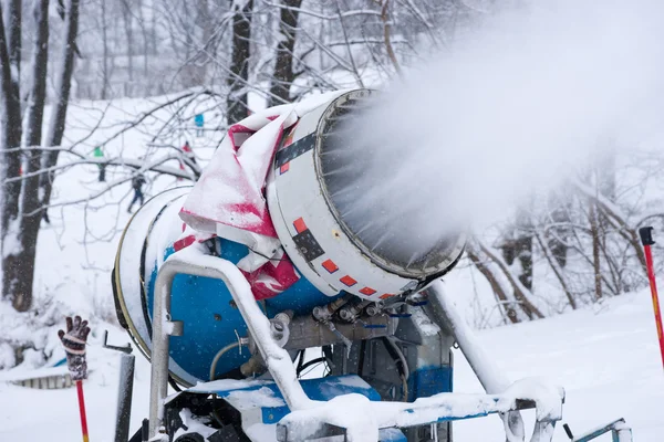 Snow machine blowing artificial snow — Stock Photo, Image