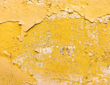 Soyulmuş kapalı sarı boya eski duvar bina