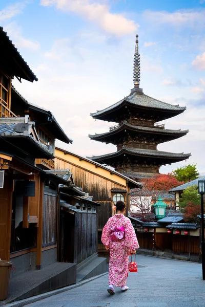 Pagoda de Yasaka y calle Sannen Zaka — Foto de Stock