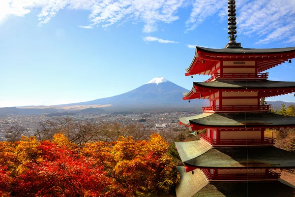 Mt fuji z czerwonym pagoda w jesieni — Zdjęcie stockowe