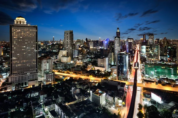 Bangkok stadsbilden affärsdistrikt med hög byggnad — Stockfoto