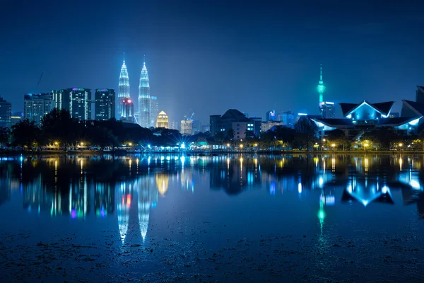 Vista nocturna de la ciudad de Kuala Lumpur —  Fotos de Stock