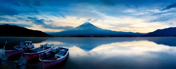 Lago Kawaguchiko ao pôr-do-sol — Fotografia de Stock