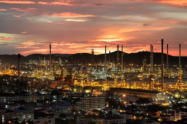 Oil refinery with tube and oil tank at sunset — Stock Photo, Image