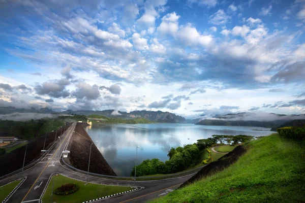 Barragem de ratchaprapha khaosok — Fotografia de Stock